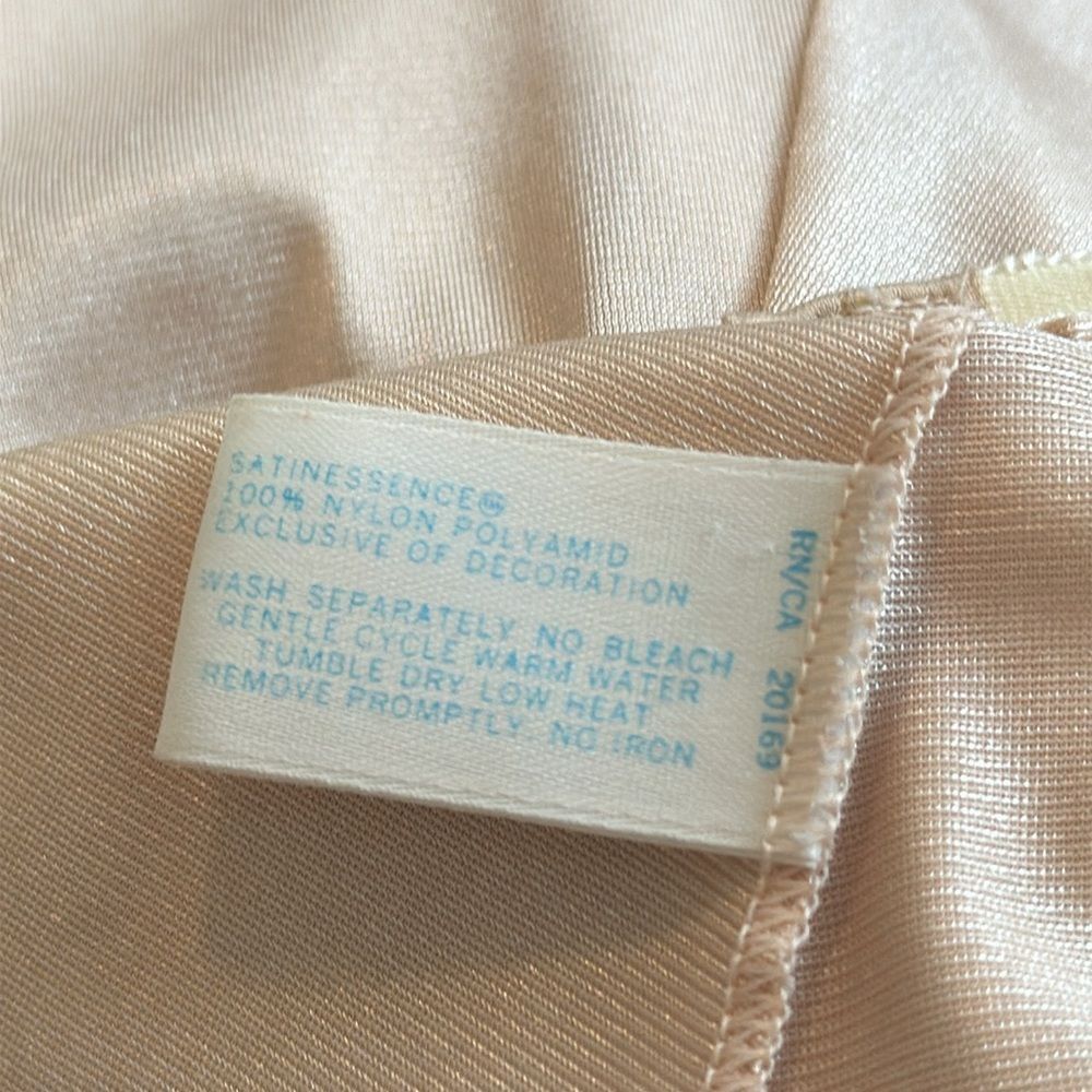 Vintage Vassarette light tan half slip/ as‎ is - Picture 7 of 7